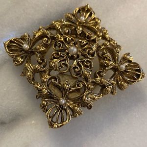 Gold Tone With White Pearls Square  1 3/4” Scarf Holder Unbranded